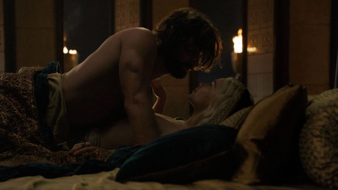 Emilia Clark in GOT Sex Scene Watch Now
