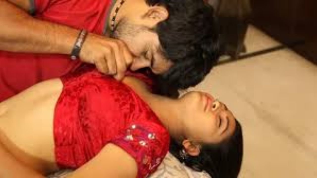 मेरे फ्लैटमेट ने मेरी गर्लफ्रेंड को चोदा